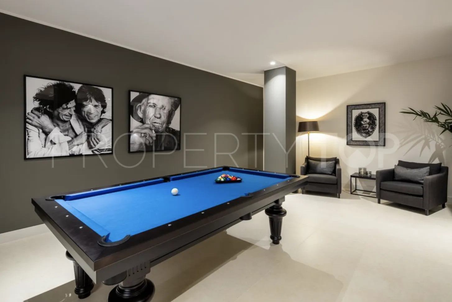 Villa en venta en Nueva Andalucia con 5 dormitorios