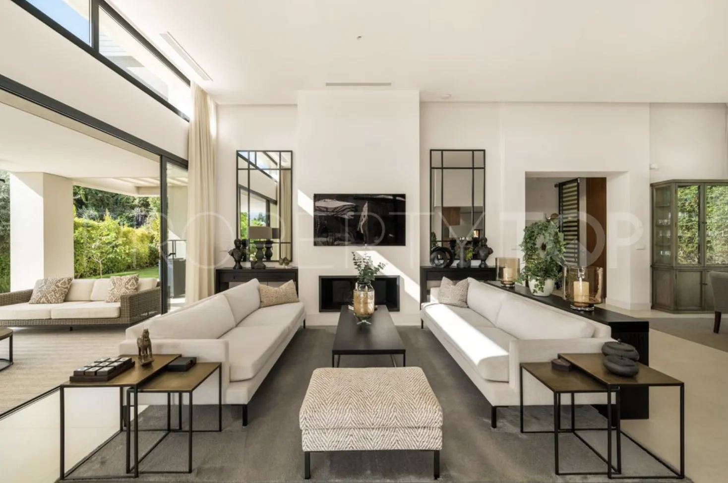 Villa en venta en Nueva Andalucia con 5 dormitorios