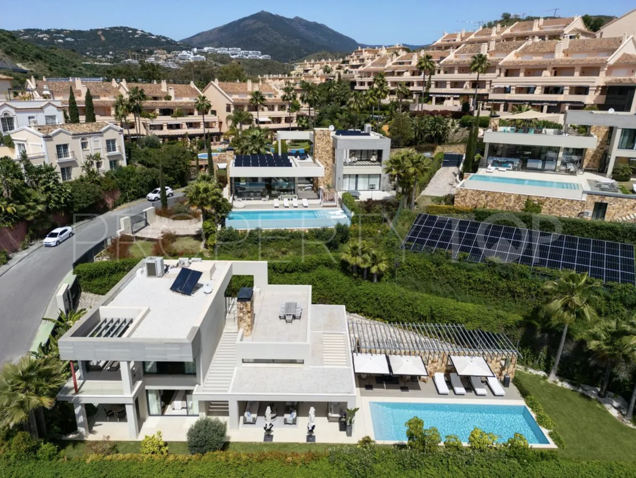 Villa en venta en Nueva Andalucia con 5 dormitorios