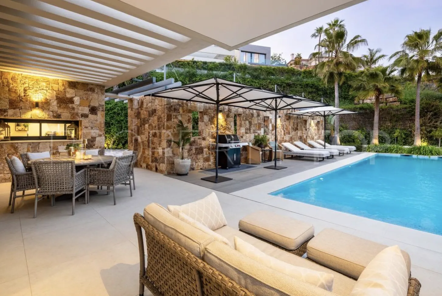 Villa en venta en Nueva Andalucia con 5 dormitorios