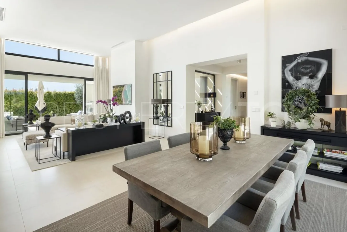 Villa en venta en Nueva Andalucia con 5 dormitorios
