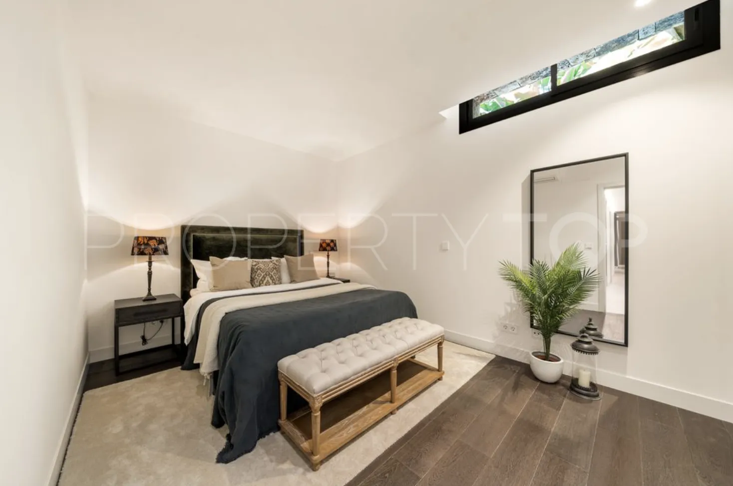 Villa en venta en Nueva Andalucia con 5 dormitorios