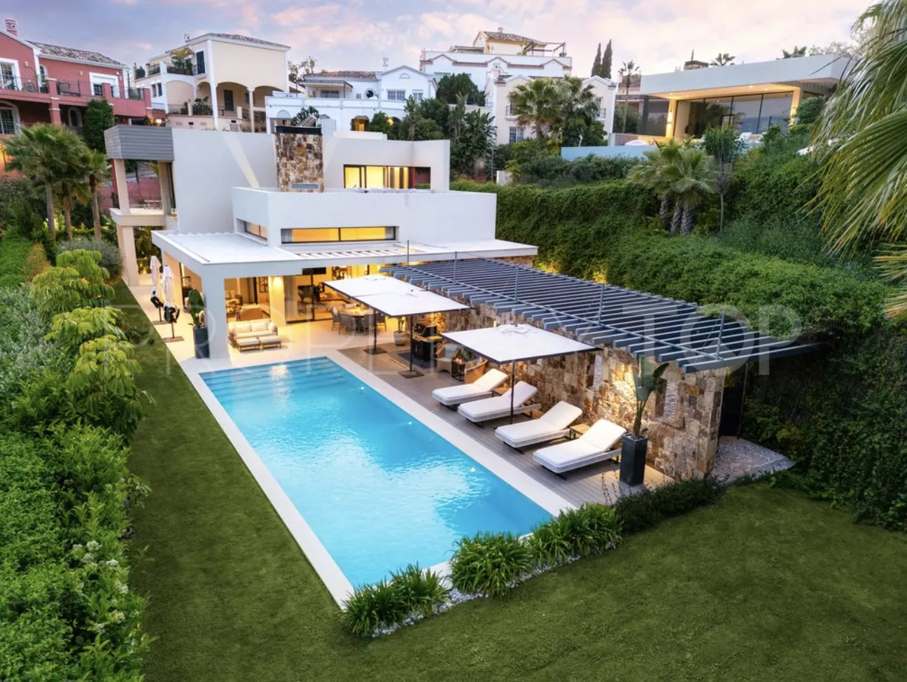 Villa en venta en Nueva Andalucia con 5 dormitorios