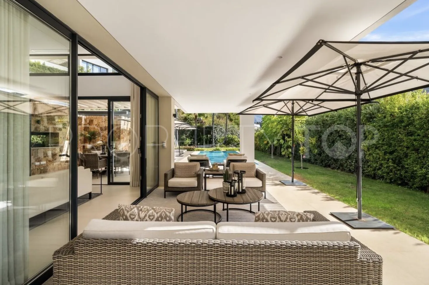 Villa en venta en Nueva Andalucia con 5 dormitorios