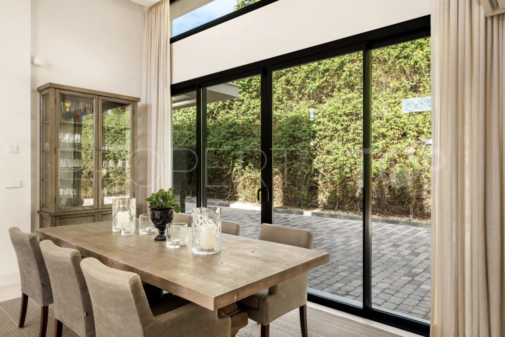 Villa en venta en Nueva Andalucia con 5 dormitorios