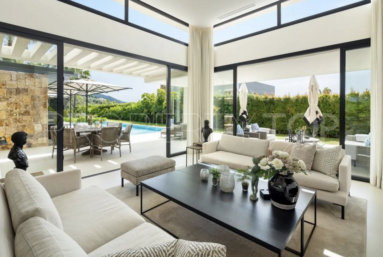 Villa en venta en Nueva Andalucia con 5 dormitorios