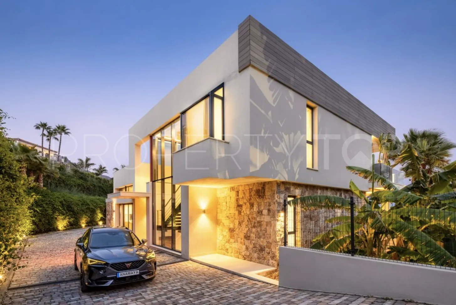 Villa en venta en Nueva Andalucia con 5 dormitorios