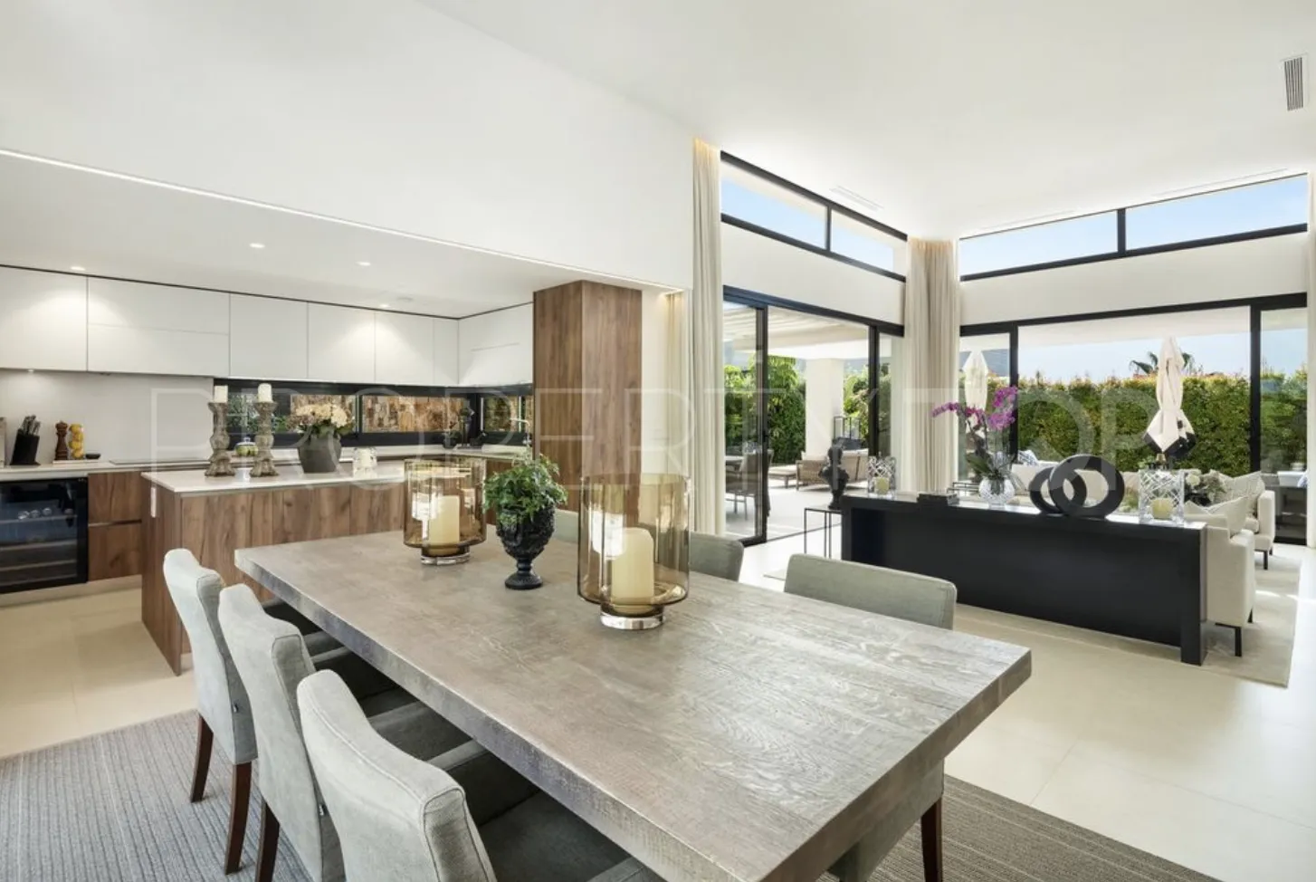 Villa en venta en Nueva Andalucia con 5 dormitorios