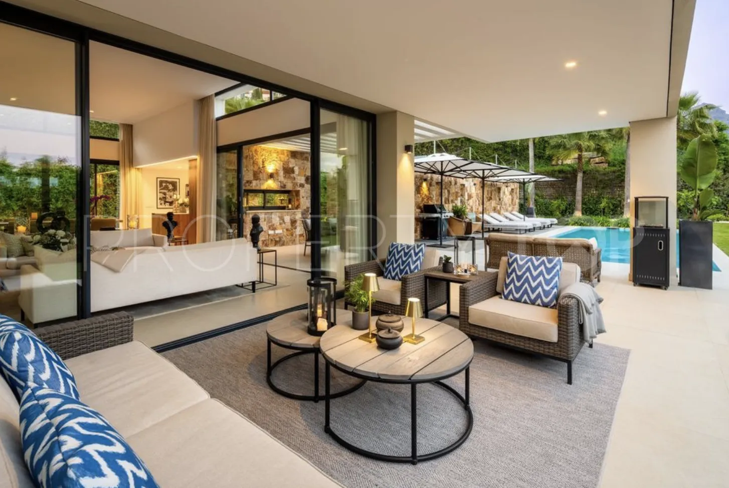 Villa en venta en Nueva Andalucia con 5 dormitorios