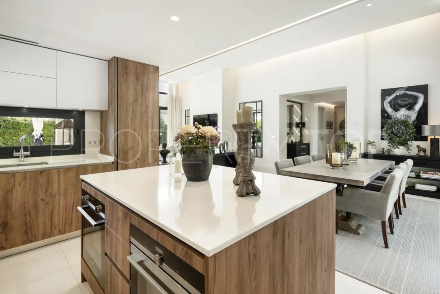 Villa en venta en Nueva Andalucia con 5 dormitorios