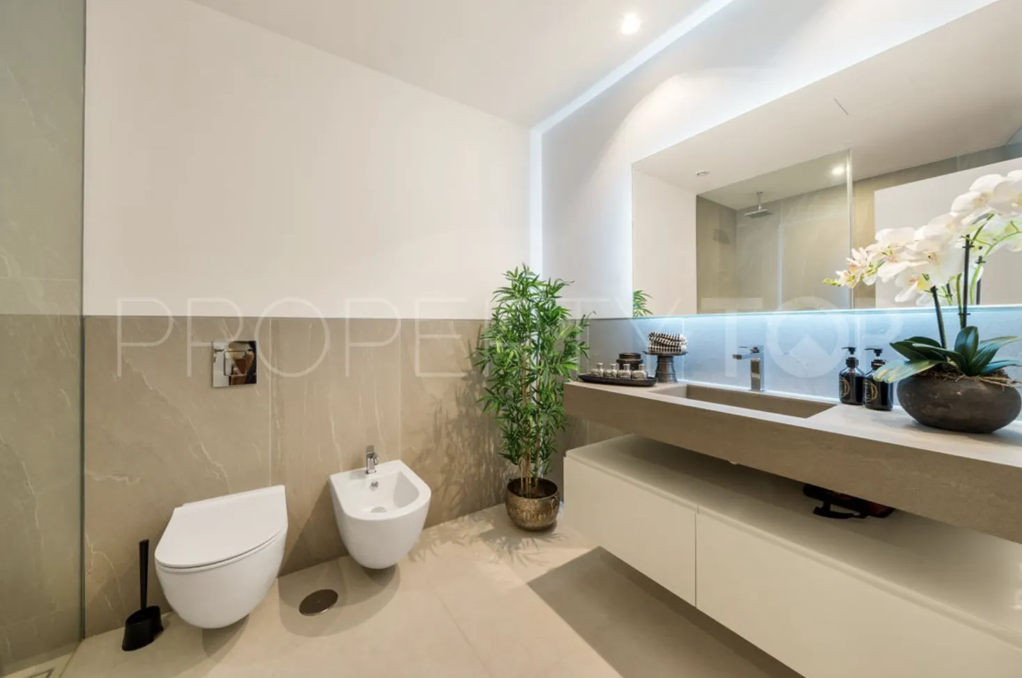 Villa en venta en Nueva Andalucia con 5 dormitorios