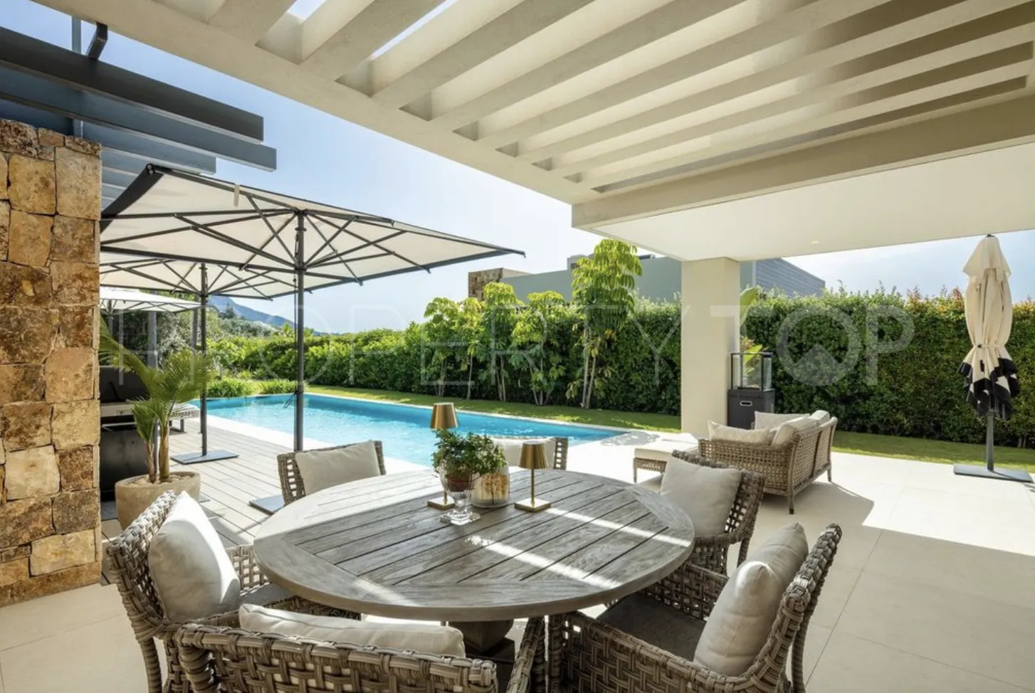 Villa en venta en Nueva Andalucia con 5 dormitorios