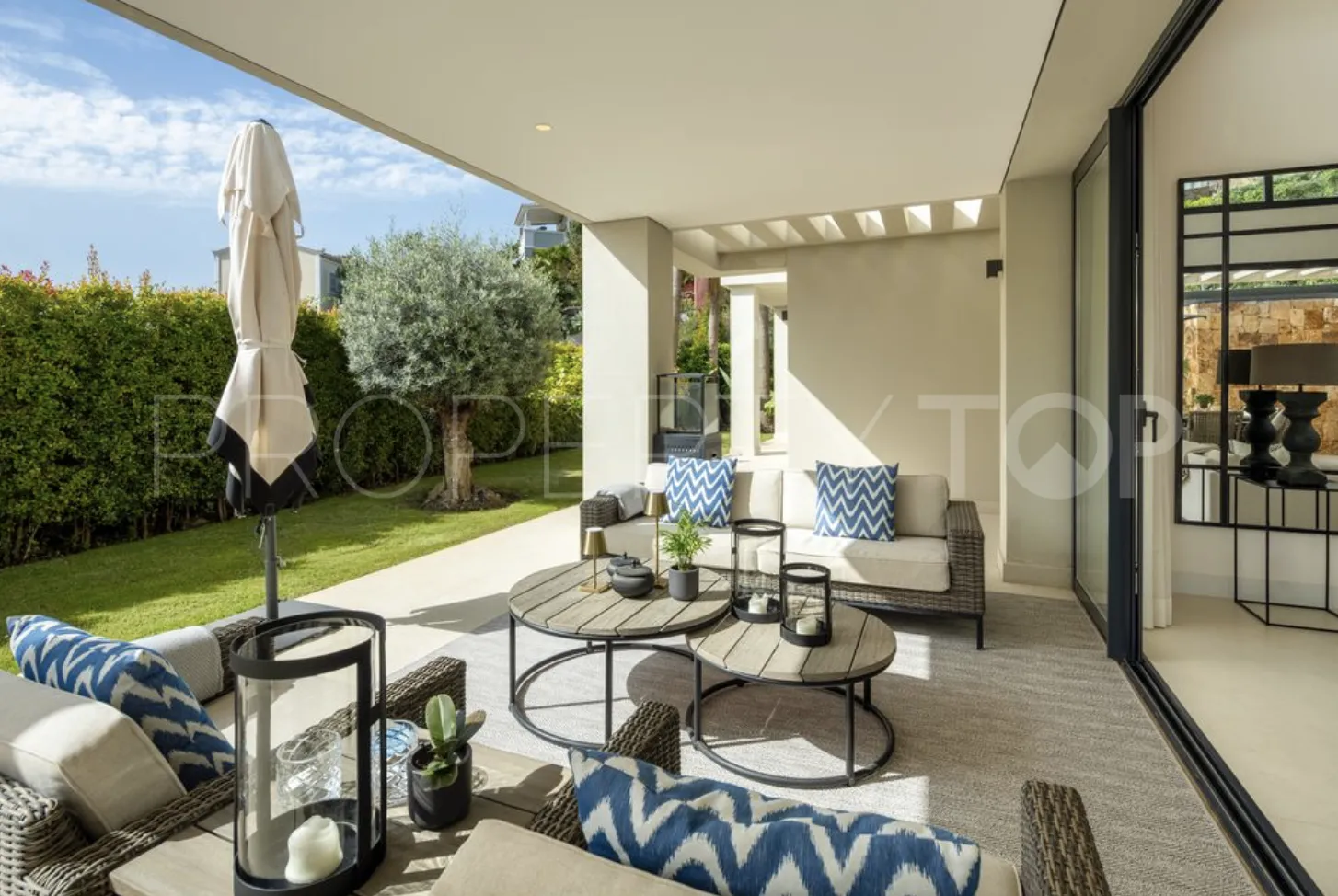 Villa en venta en Nueva Andalucia con 5 dormitorios