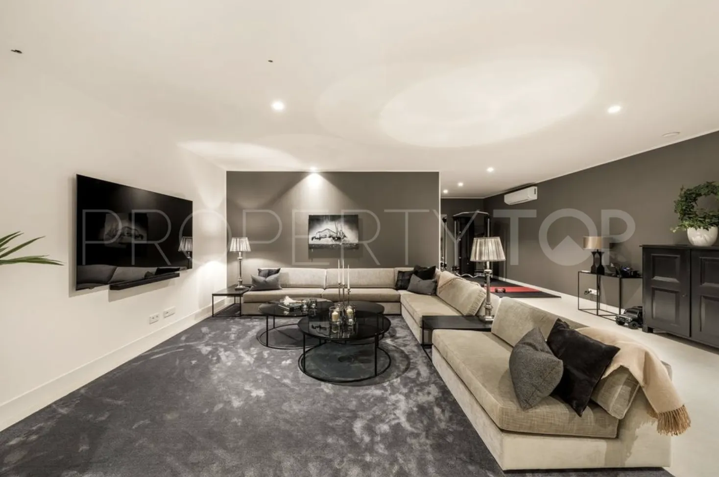 Villa en venta en Nueva Andalucia con 5 dormitorios
