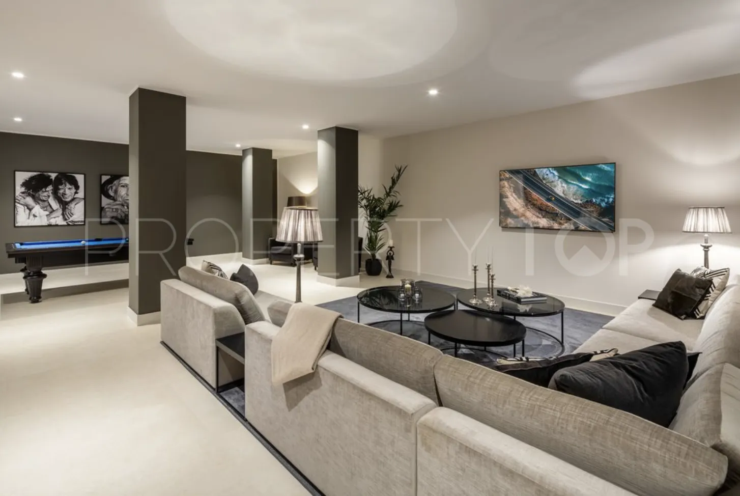 Villa en venta en Nueva Andalucia con 5 dormitorios