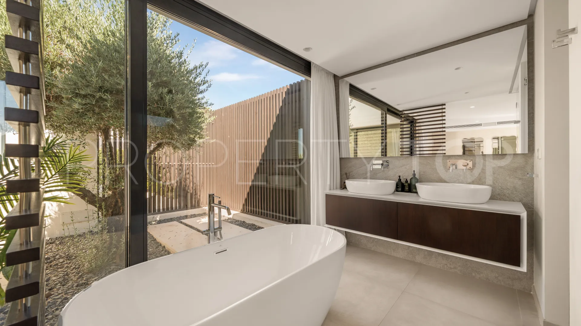 Villa a la venta en Nueva Andalucia