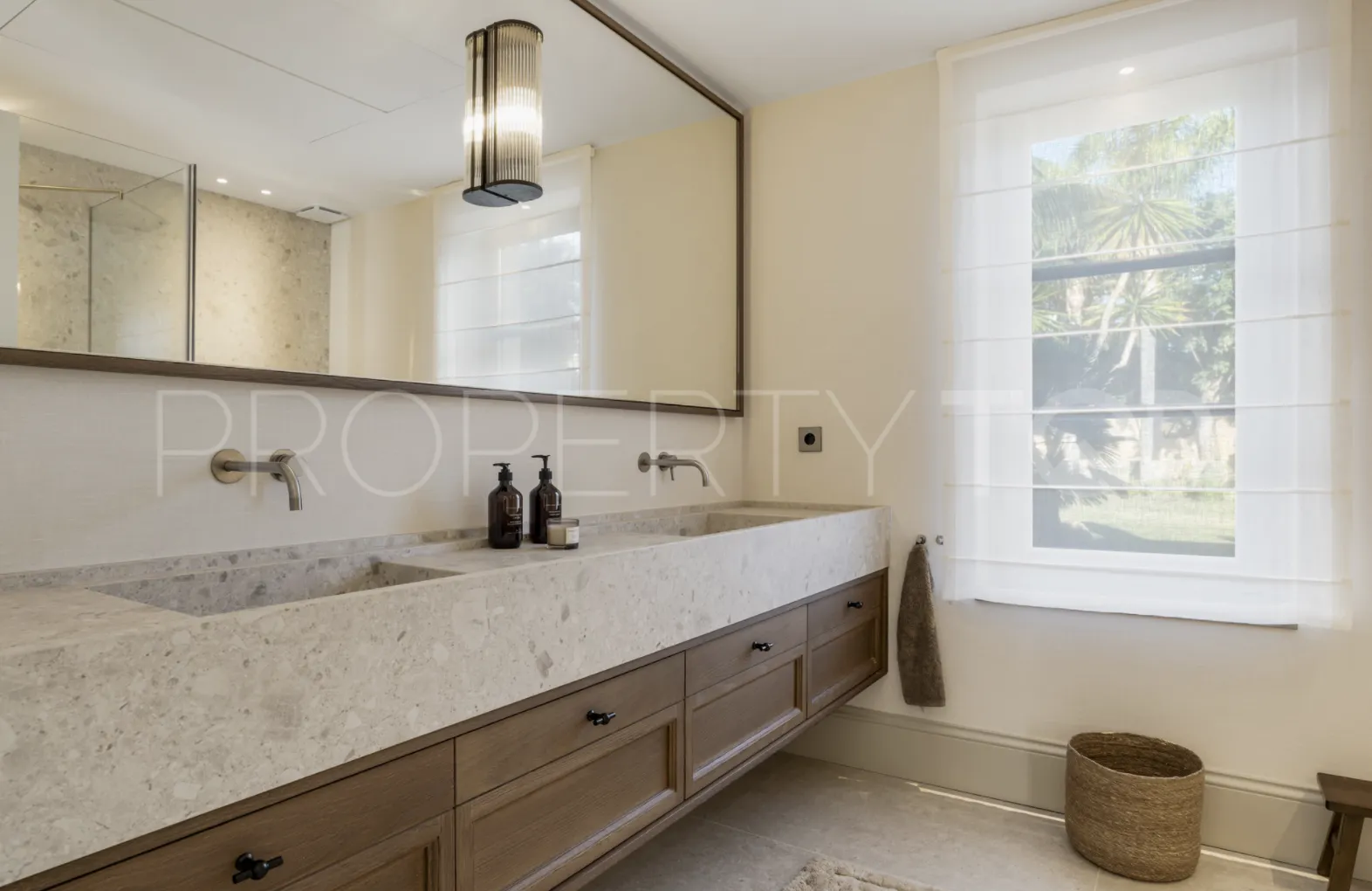 6 bedrooms villa for sale in Nueva Andalucia