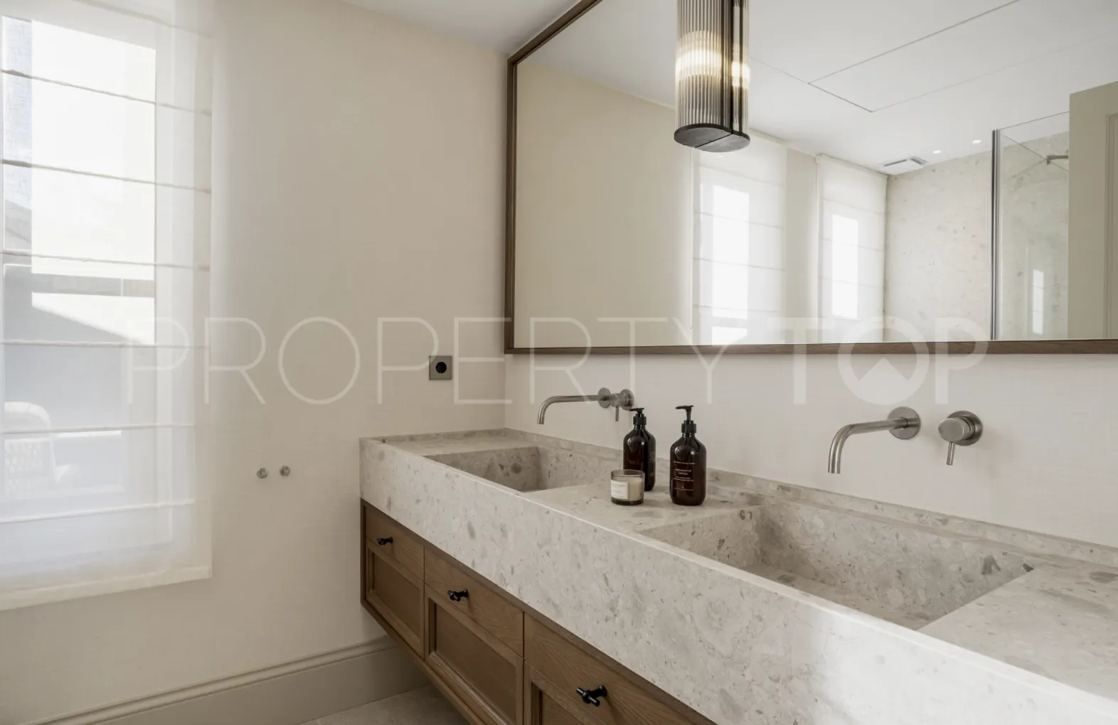 6 bedrooms villa for sale in Nueva Andalucia