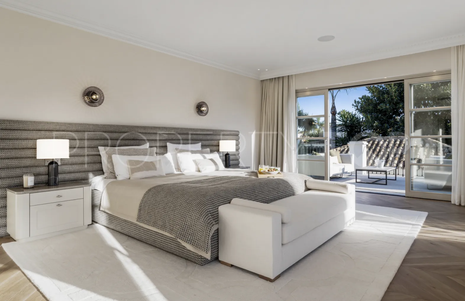 6 bedrooms villa for sale in Nueva Andalucia