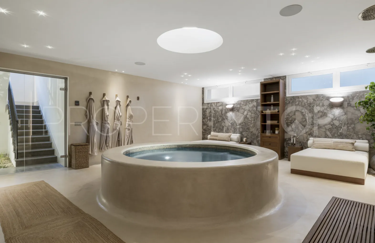 6 bedrooms villa for sale in Nueva Andalucia