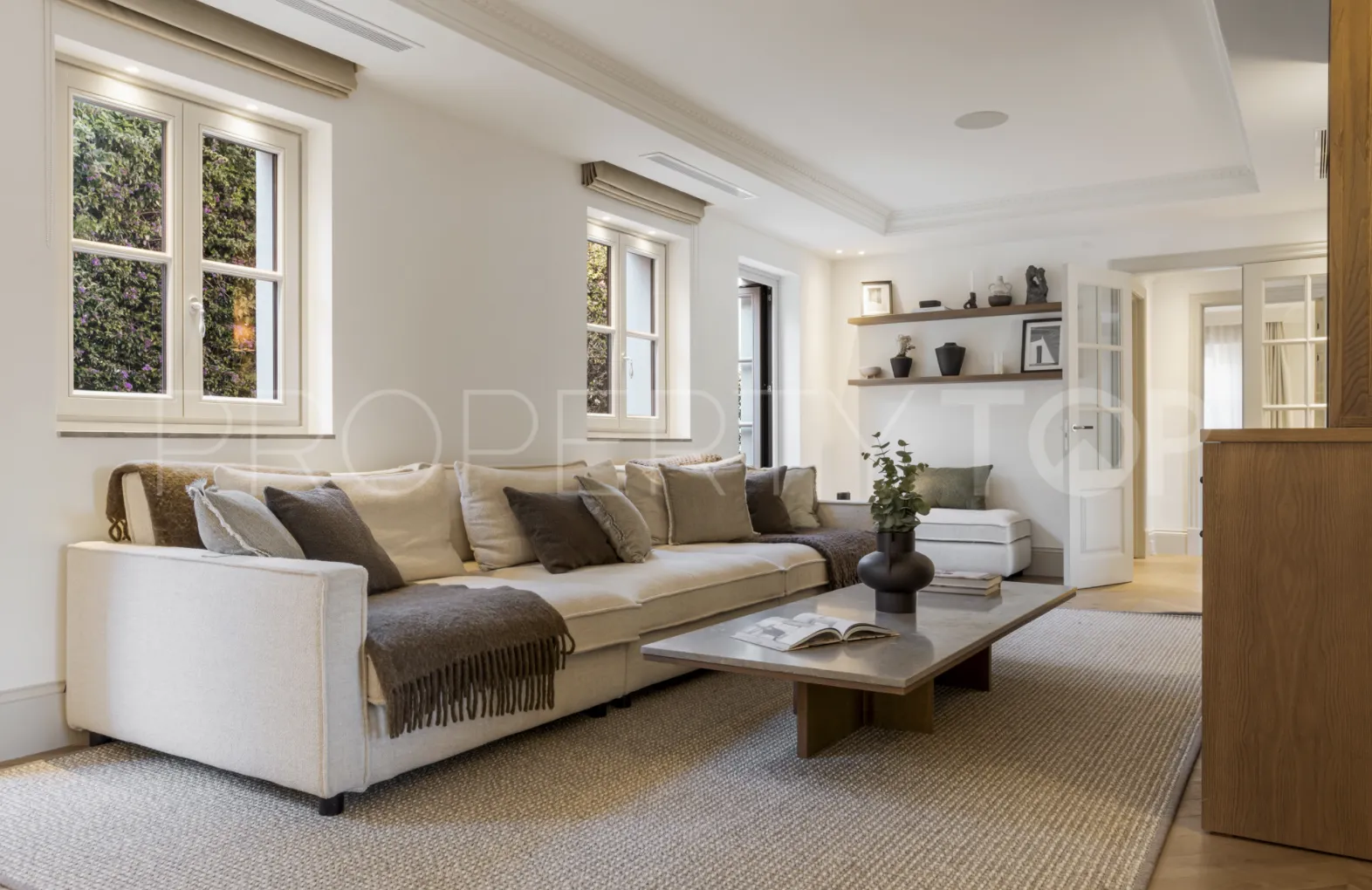 6 bedrooms villa for sale in Nueva Andalucia