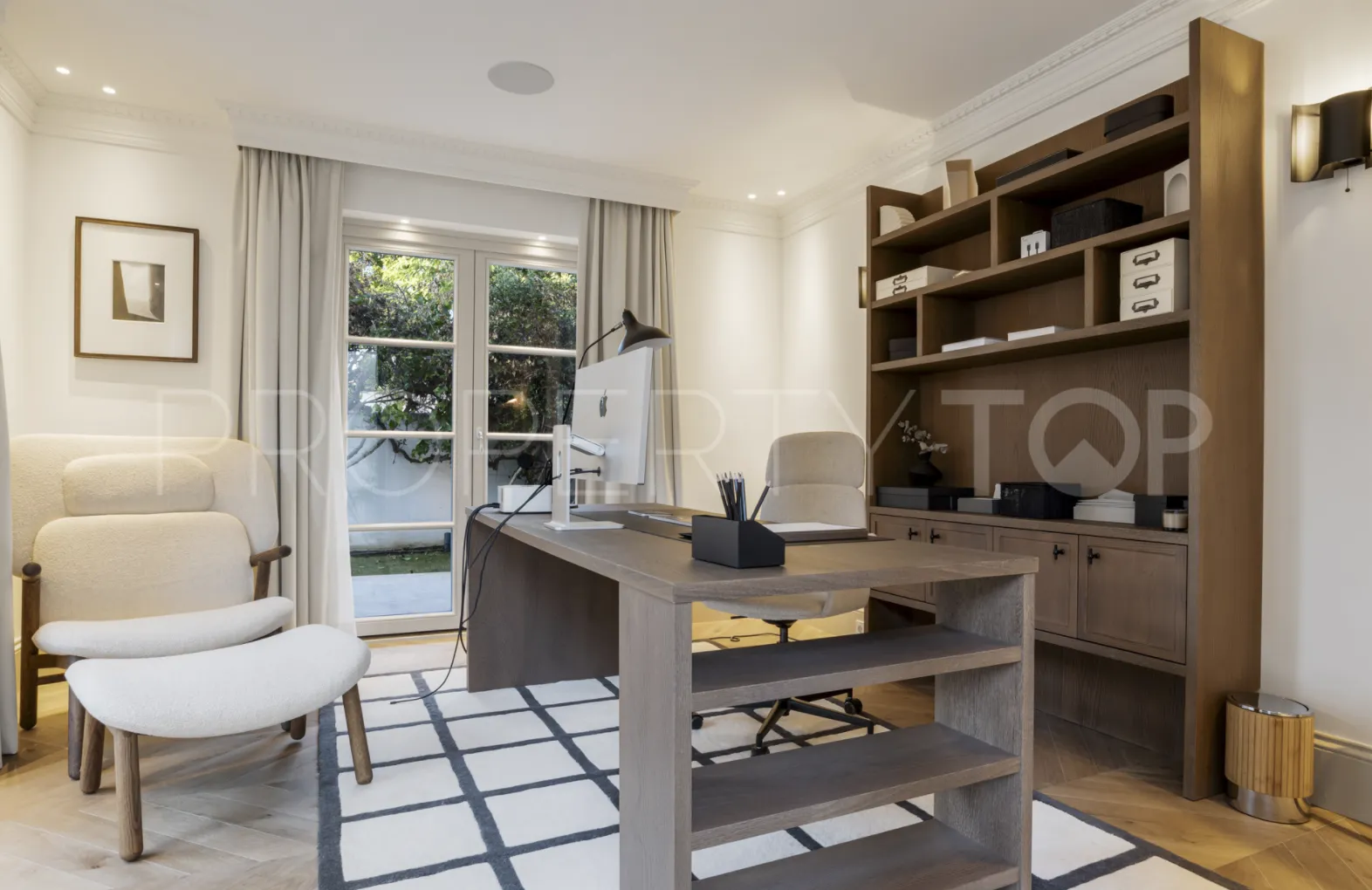6 bedrooms villa for sale in Nueva Andalucia