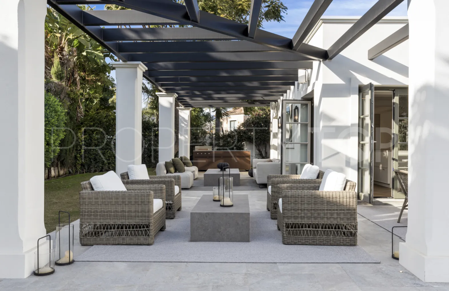6 bedrooms villa for sale in Nueva Andalucia