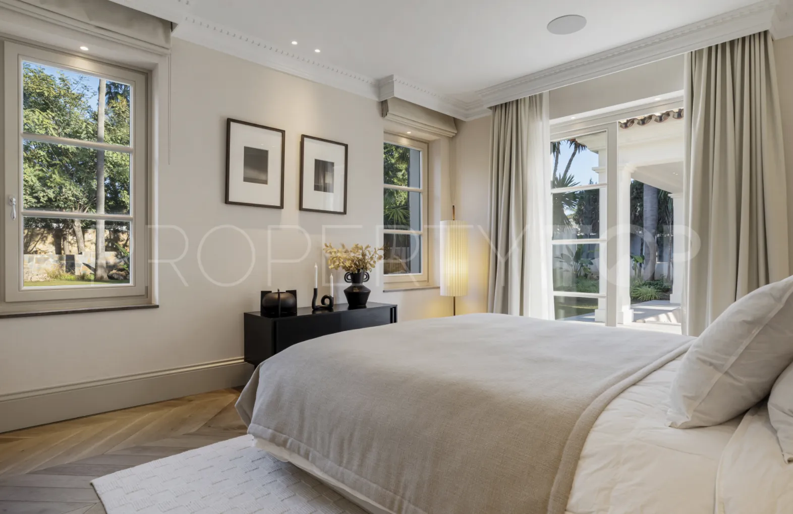 6 bedrooms villa for sale in Nueva Andalucia