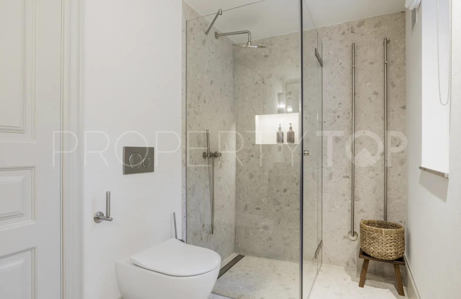 6 bedrooms villa for sale in Nueva Andalucia