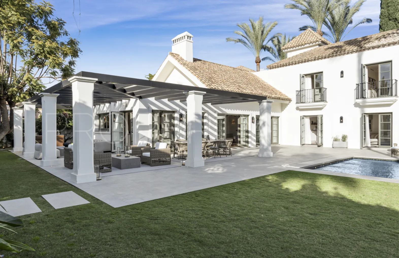 6 bedrooms villa for sale in Nueva Andalucia