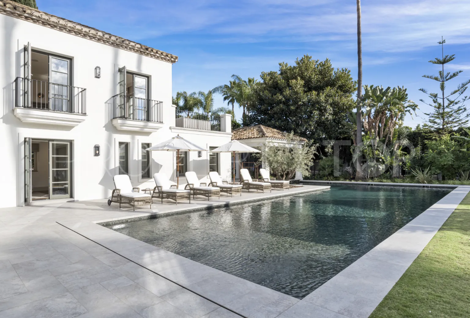 6 bedrooms villa for sale in Nueva Andalucia