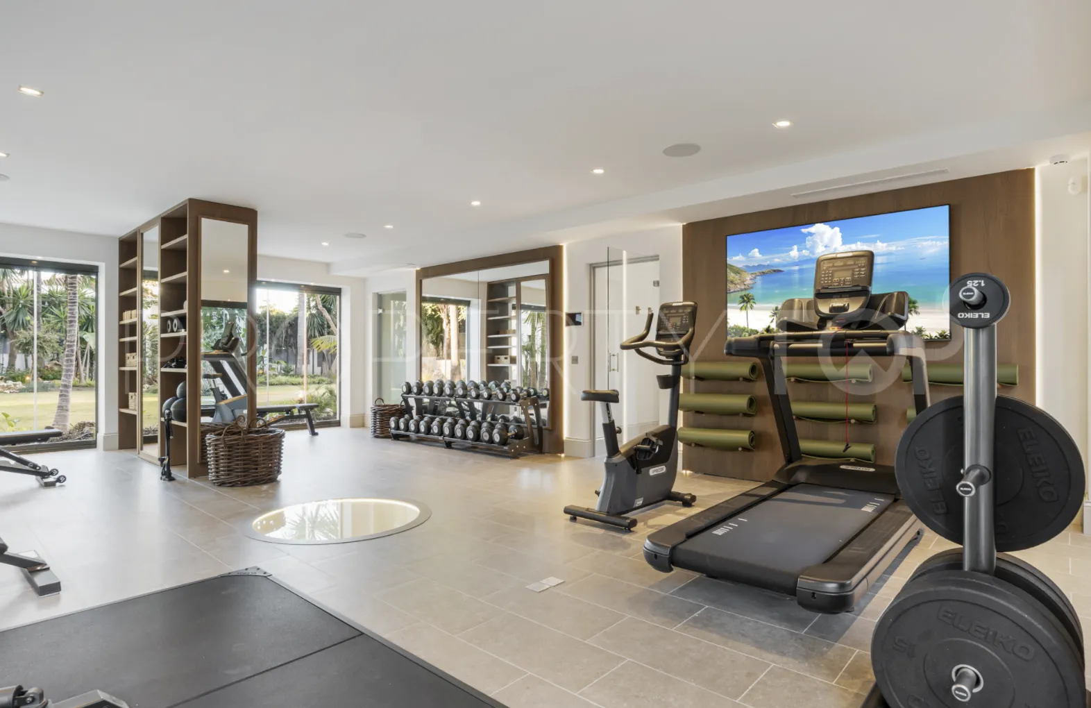 6 bedrooms villa for sale in Nueva Andalucia