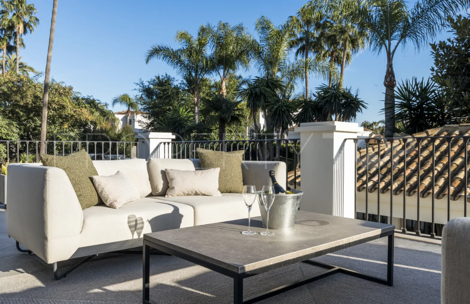 6 bedrooms villa for sale in Nueva Andalucia