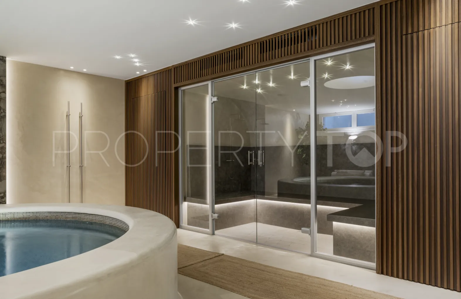 6 bedrooms villa for sale in Nueva Andalucia