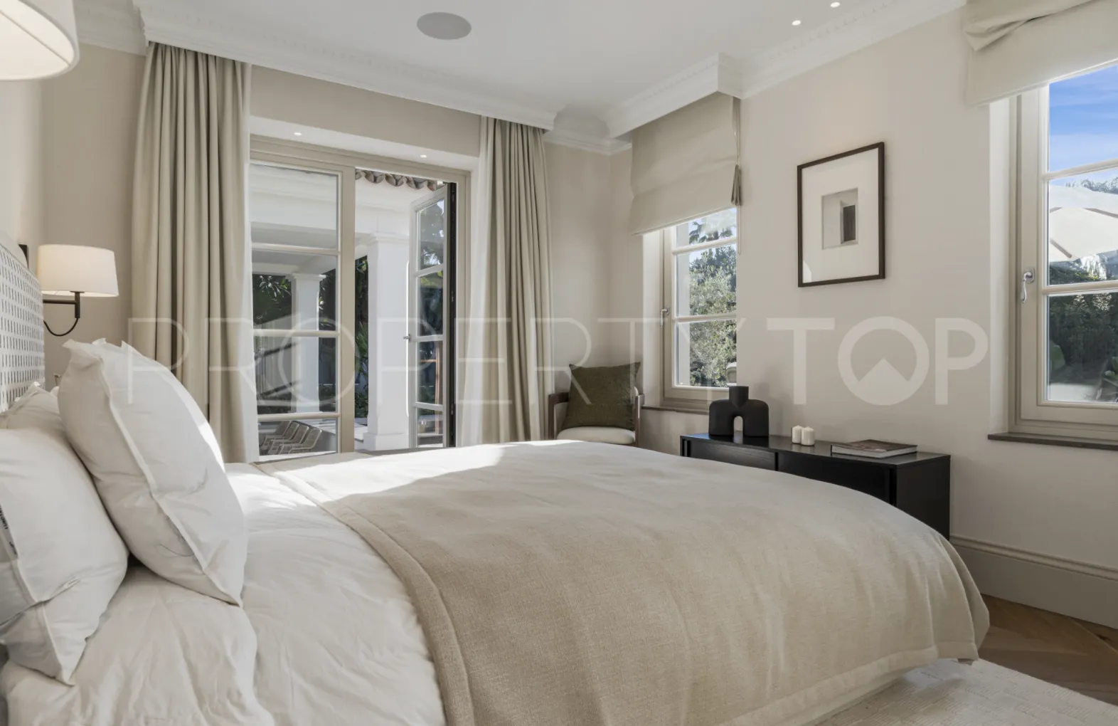 6 bedrooms villa for sale in Nueva Andalucia