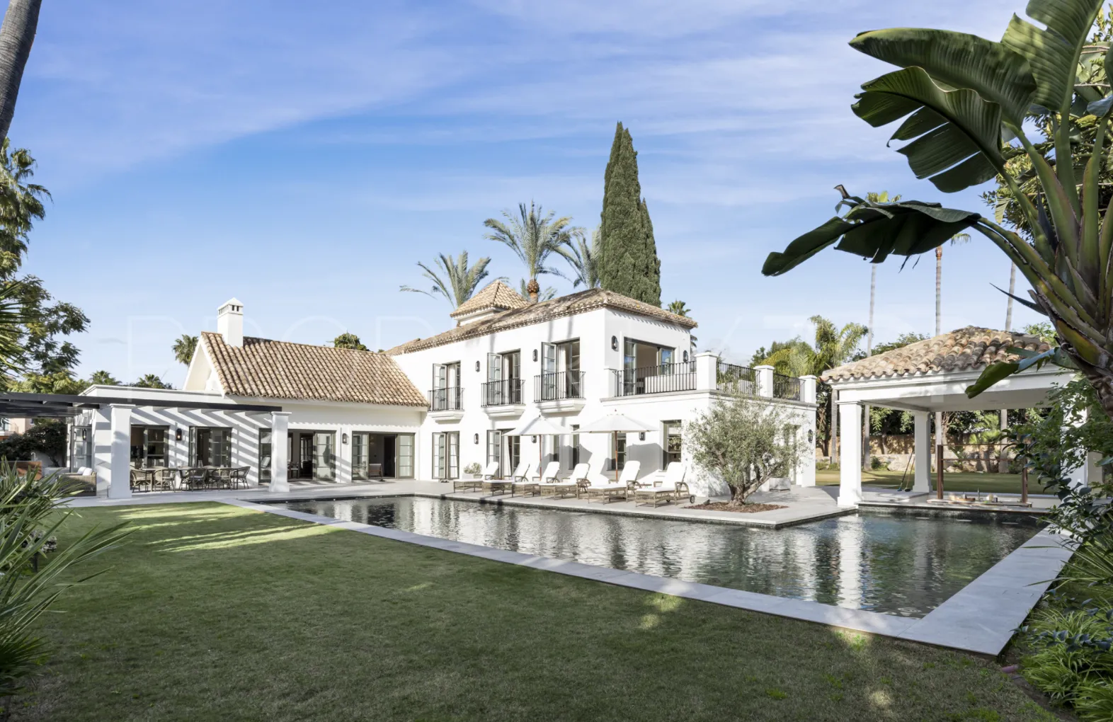 6 bedrooms villa for sale in Nueva Andalucia