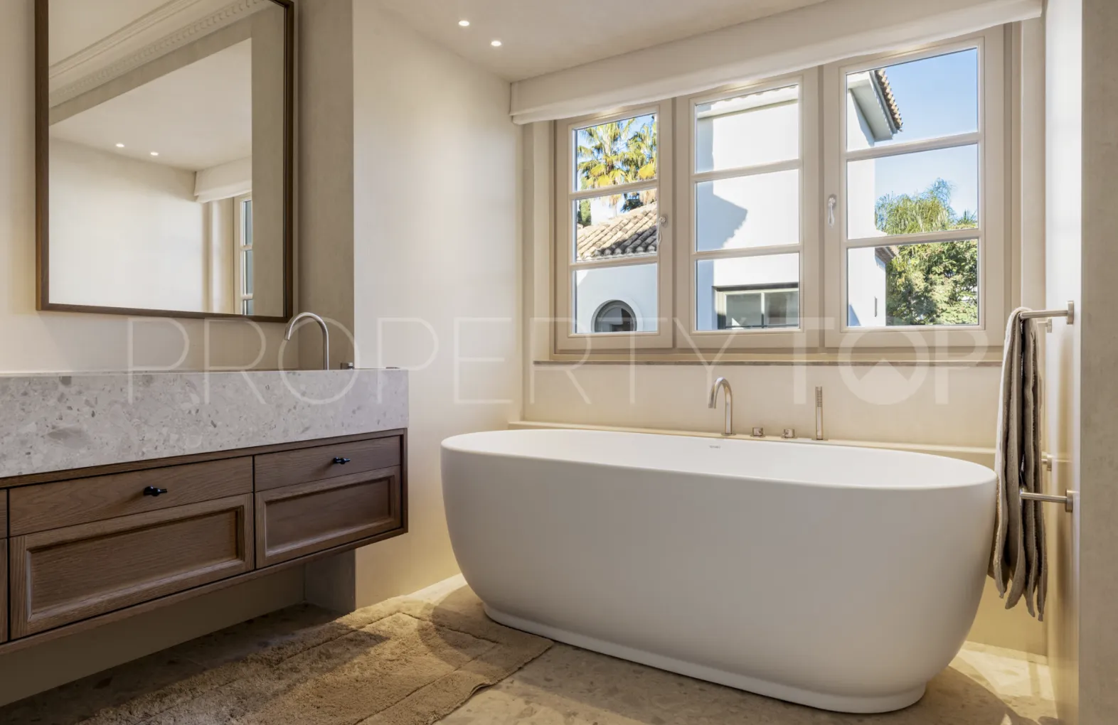 6 bedrooms villa for sale in Nueva Andalucia