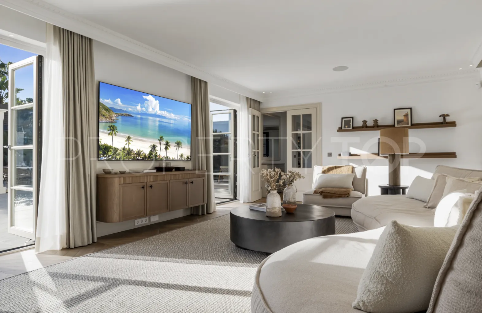 6 bedrooms villa for sale in Nueva Andalucia