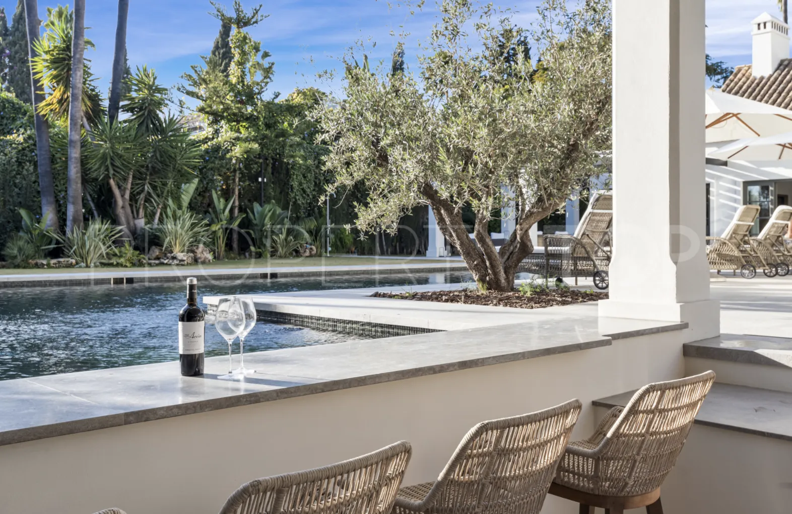 6 bedrooms villa for sale in Nueva Andalucia