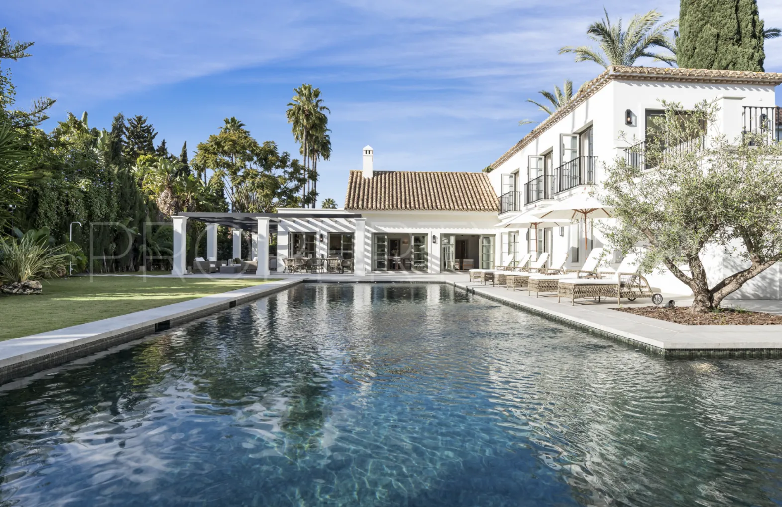 6 bedrooms villa for sale in Nueva Andalucia