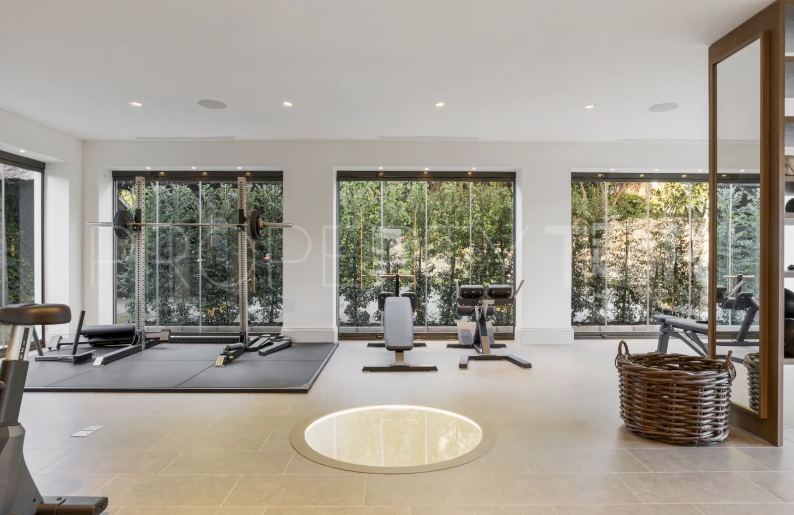 6 bedrooms villa for sale in Nueva Andalucia