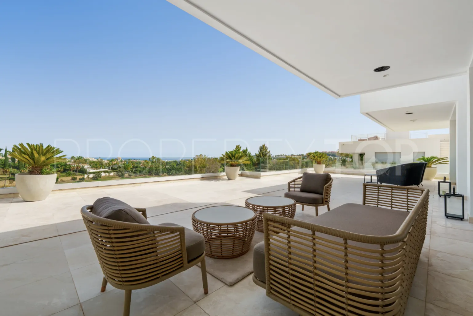 5 bedrooms villa in Nueva Andalucia for sale