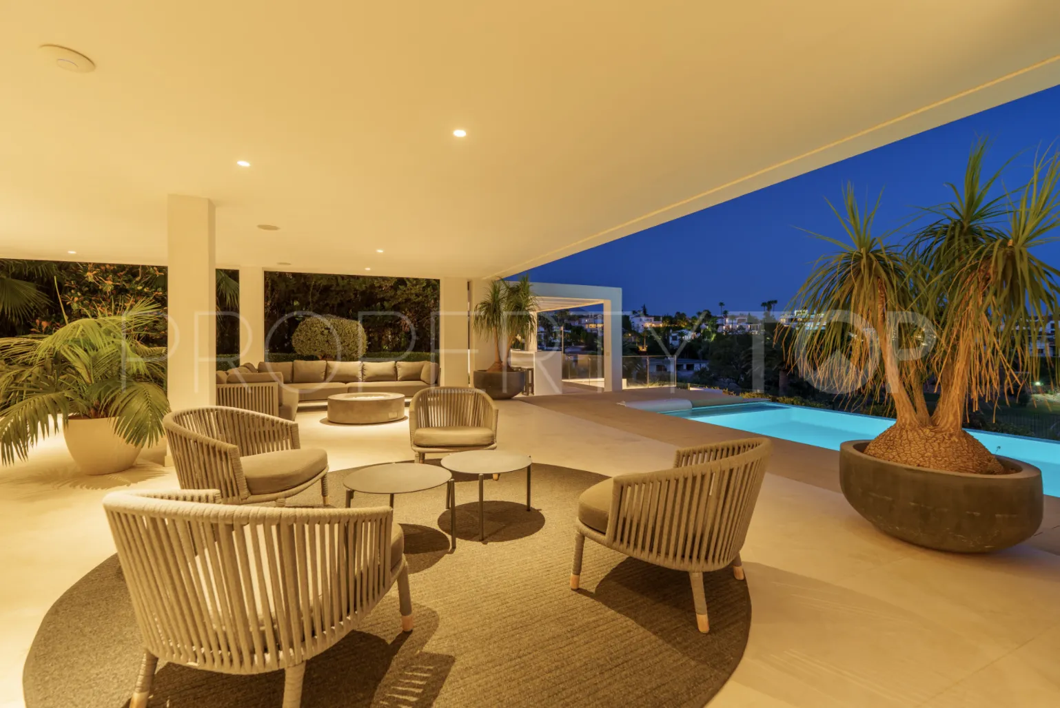 5 bedrooms villa in Nueva Andalucia for sale