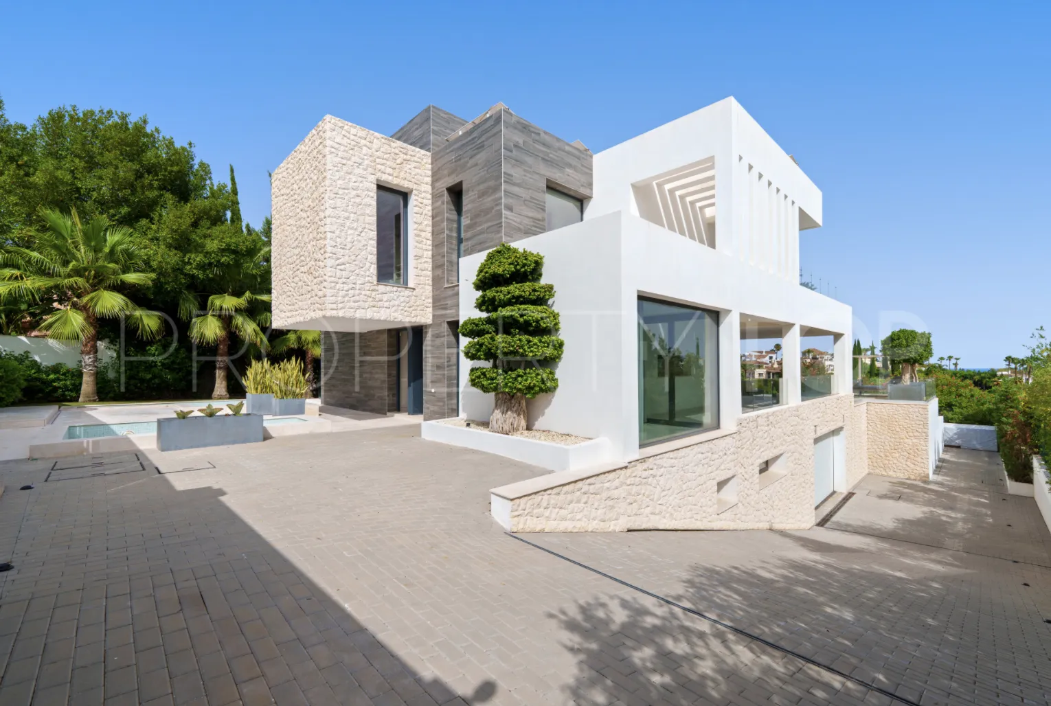 5 bedrooms villa in Nueva Andalucia for sale