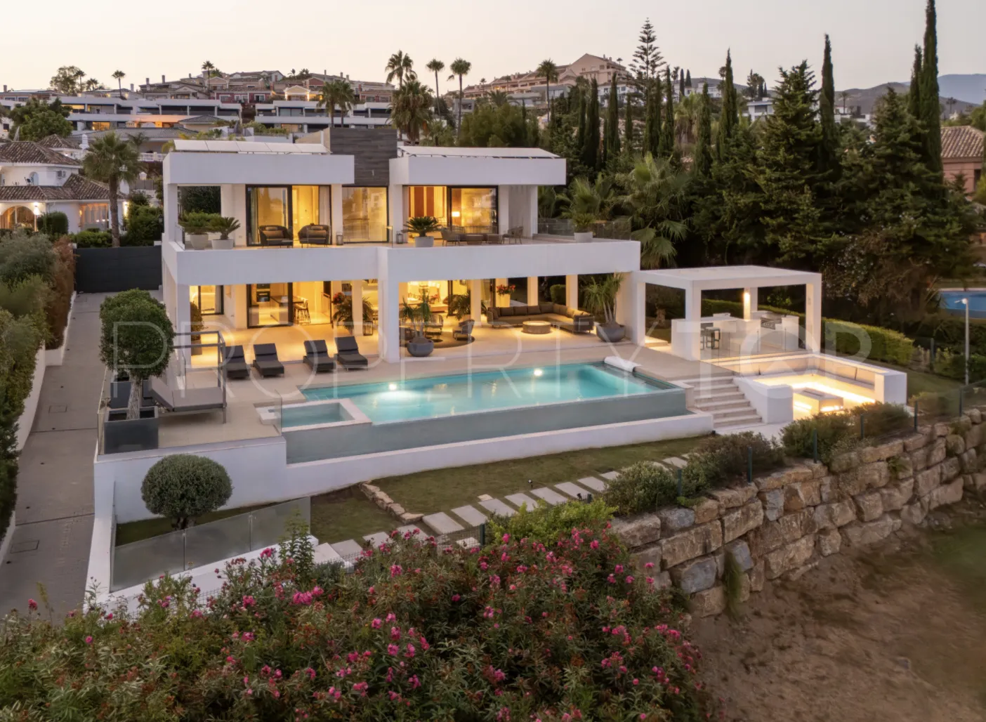 5 bedrooms villa in Nueva Andalucia for sale
