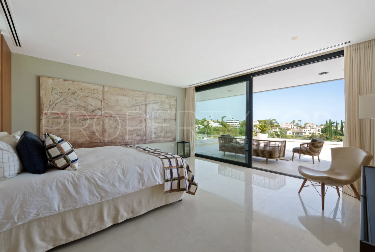 5 bedrooms villa in Nueva Andalucia for sale