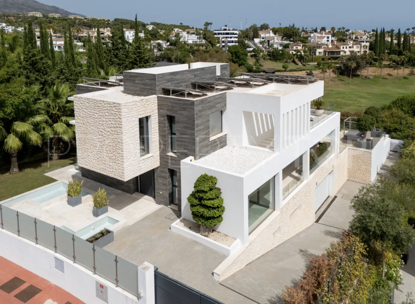 5 bedrooms villa in Nueva Andalucia for sale