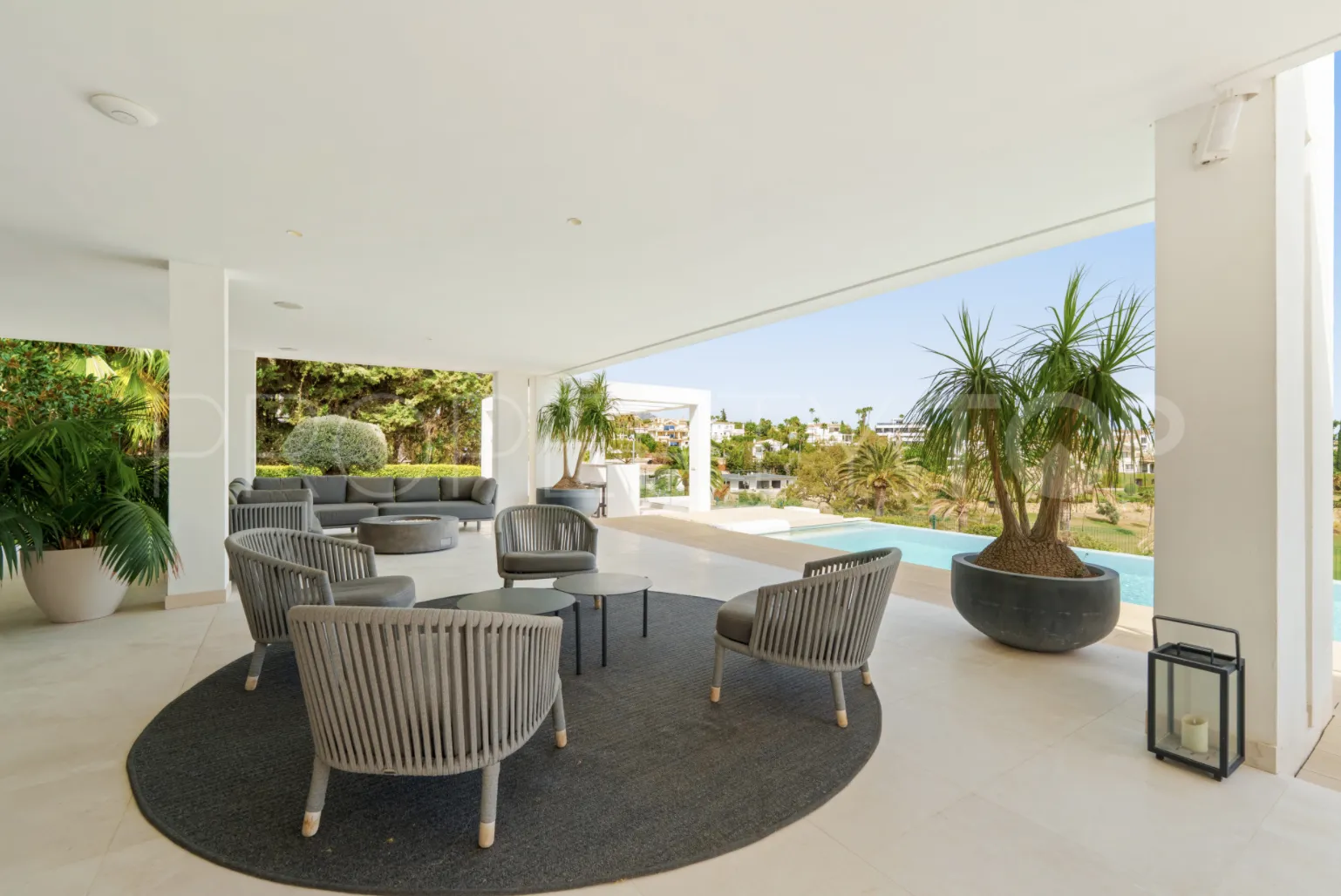 5 bedrooms villa in Nueva Andalucia for sale