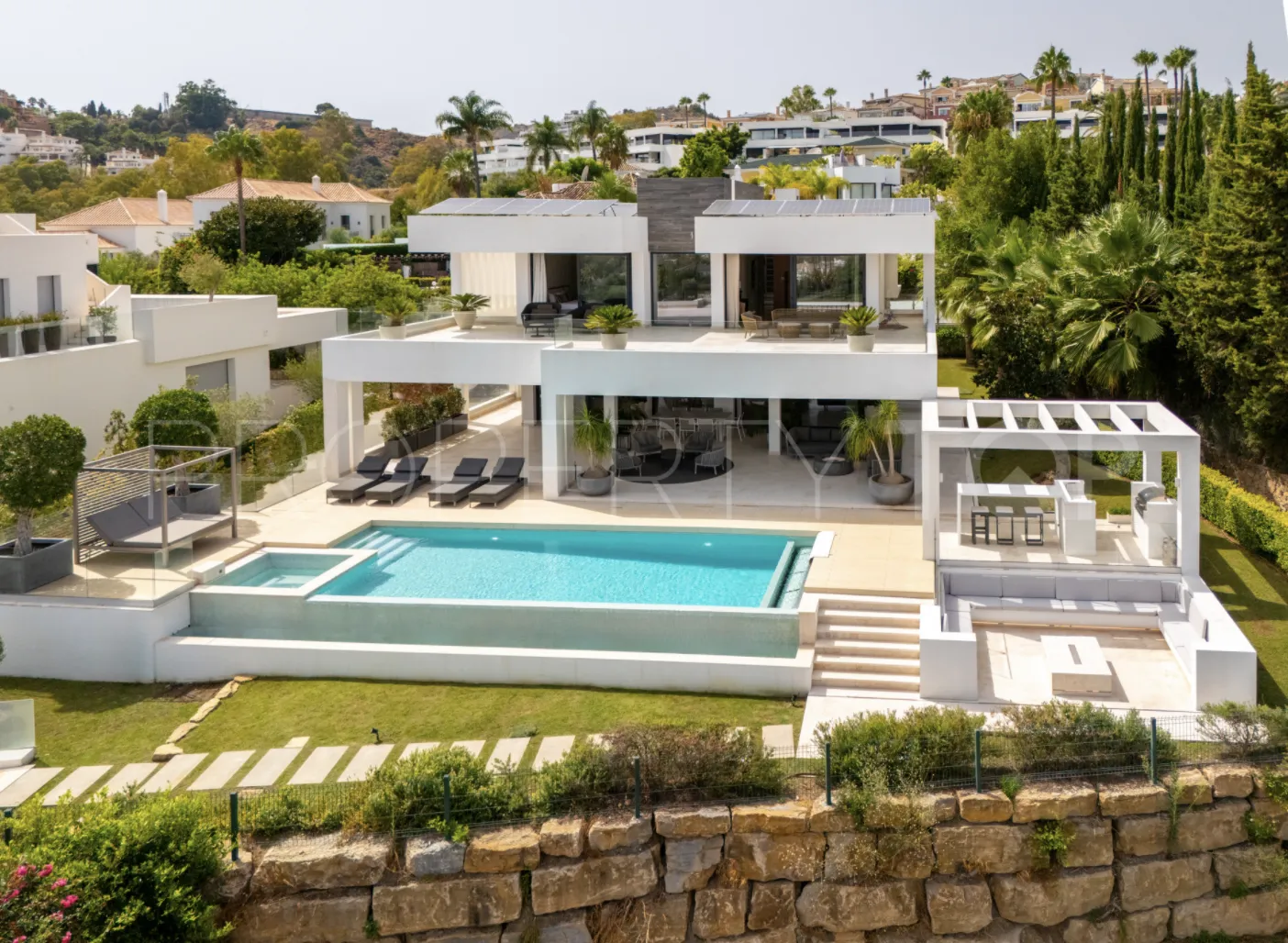 5 bedrooms villa in Nueva Andalucia for sale
