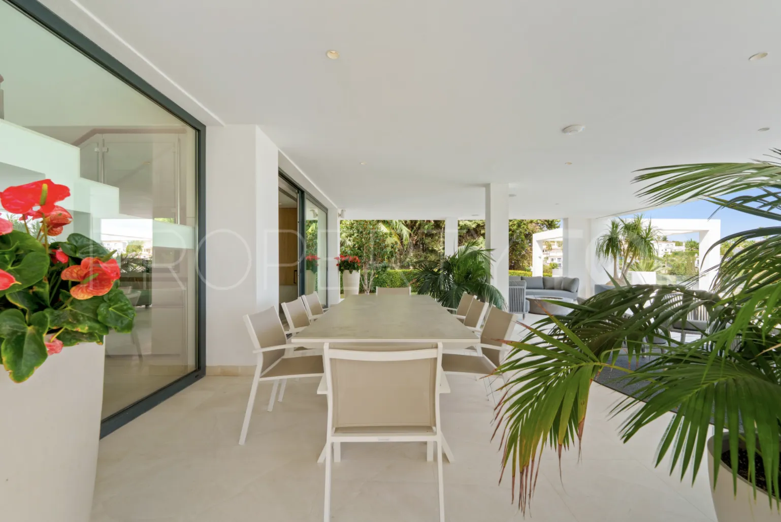 5 bedrooms villa in Nueva Andalucia for sale